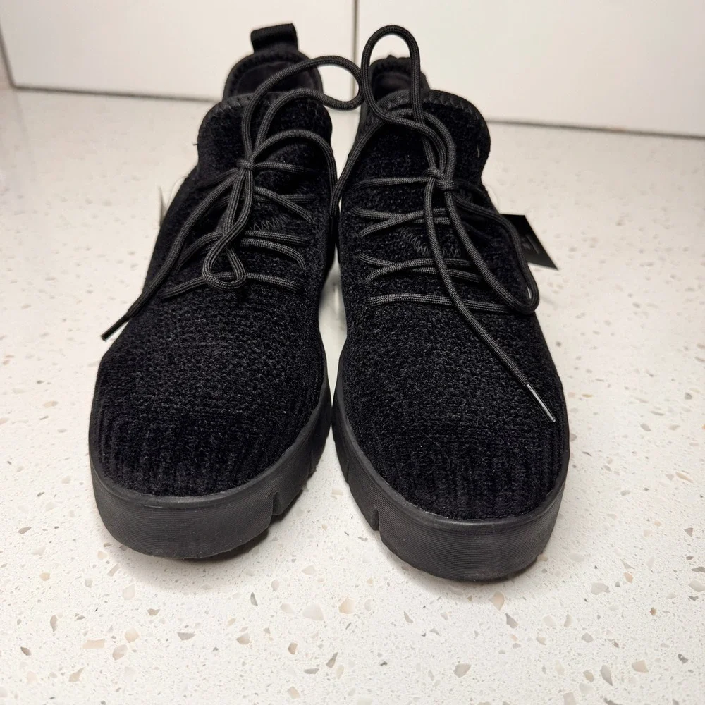 Bernie Mev Cara‎ Women Black Vegan Knit Platform Sneakers Size 38 or 7 NWOT